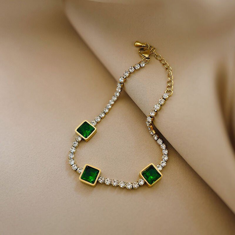 Luxury Emerald & Crystal Bracelet for Women – Elegant Gold-Plated Jewelry