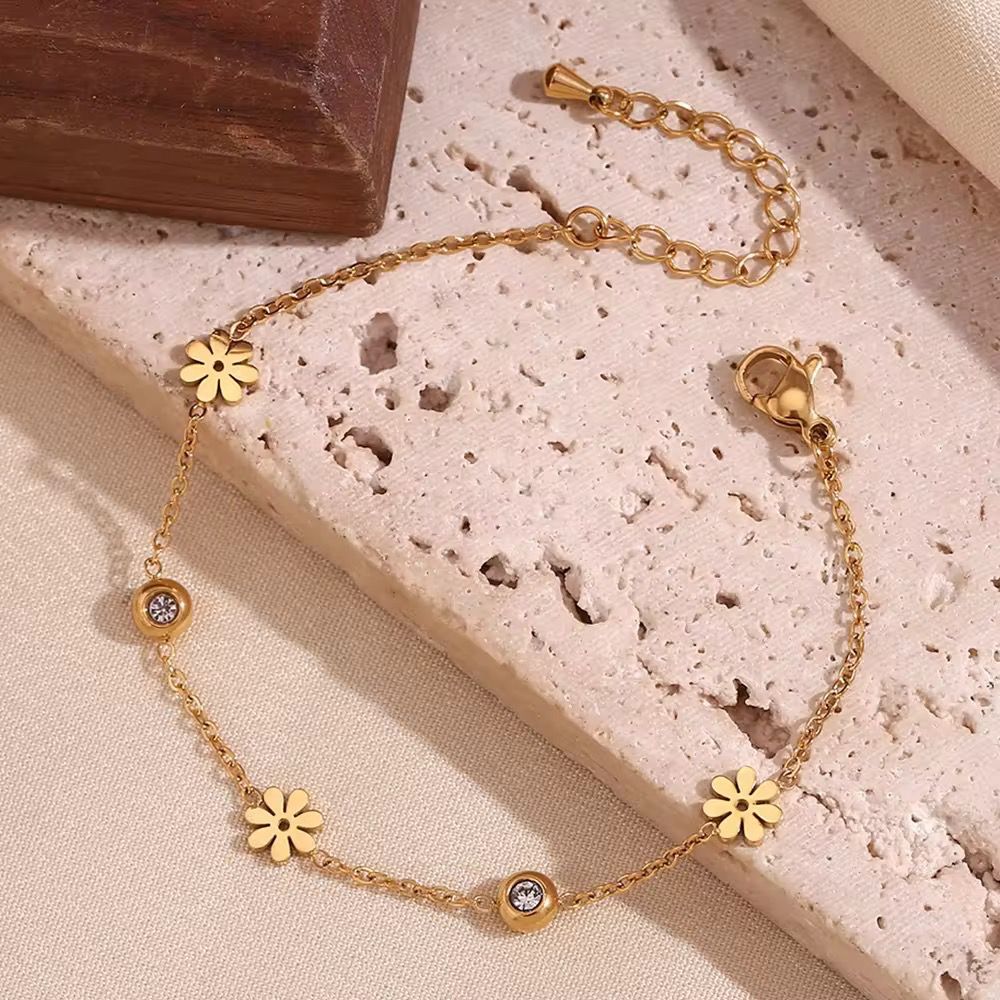 Elegant Floral Gold Bracelet for Women – Lightweight & Stylish Jewelry