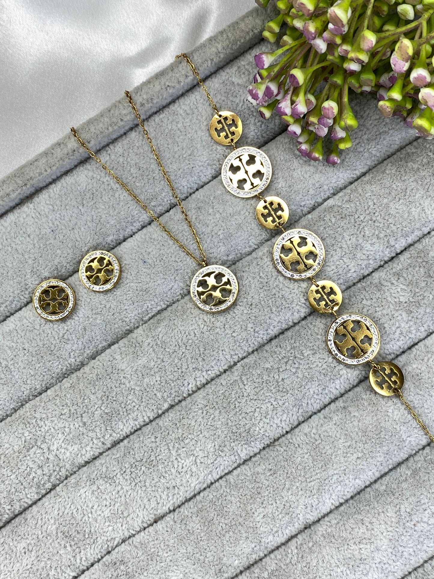 Golden Tory Complete Set – Necklace, Bracelet & Earrings