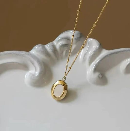 Elegant Oval Mother of Pearl Pendant Necklace – Gold Plated Satellite Chain