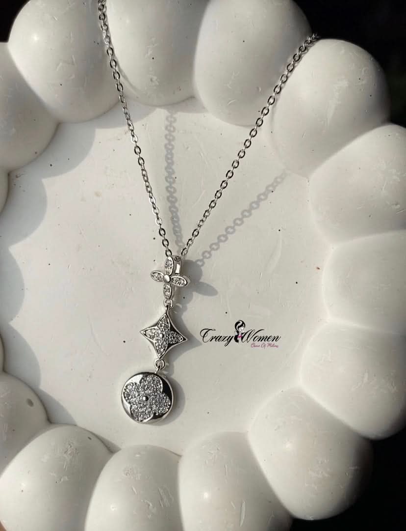 Silver Flower Leaf Clover Necklace – Elegant & Nature-Inspired Jewelry - Crazy Women