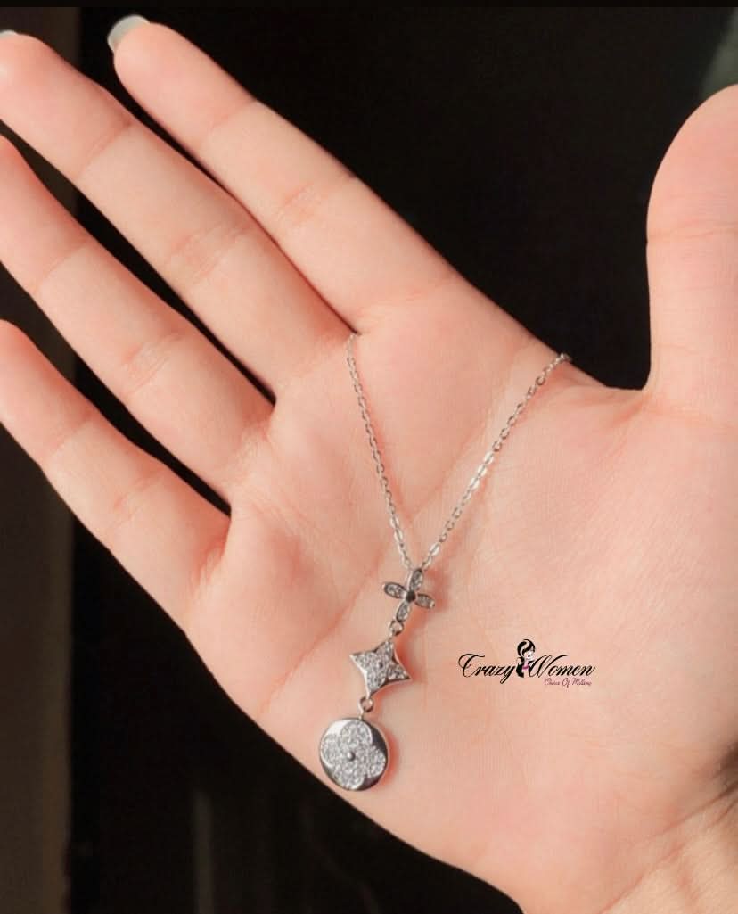 Silver Flower Leaf Clover Necklace – Elegant & Nature-Inspired Jewelry - Crazy Women