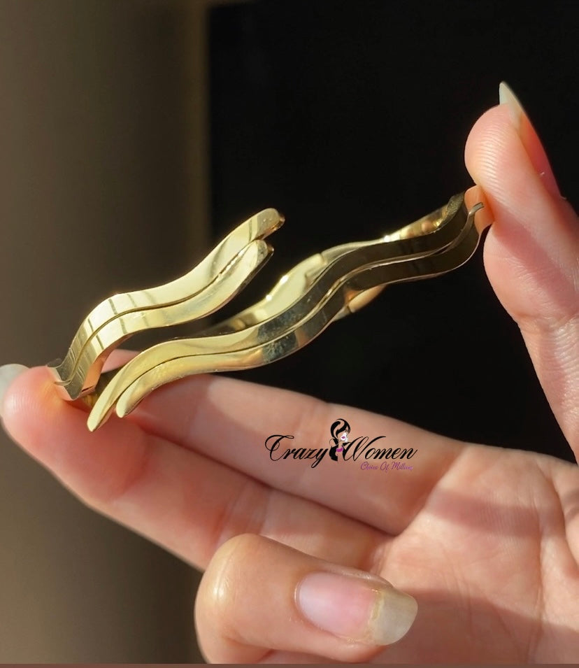 Trendy Gold Stainless Steel Bangle – Stylish & Elegant