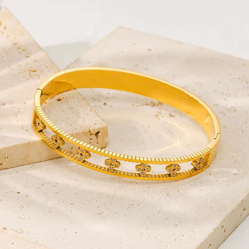 Elegant Gold-Plated Floral Cutout Bangle - Crazy Women