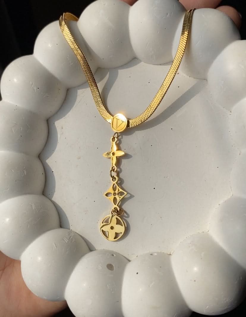 Flower Design Titanium Steel Snake Bone Necklace – Elegant & Durable - Crazy Women